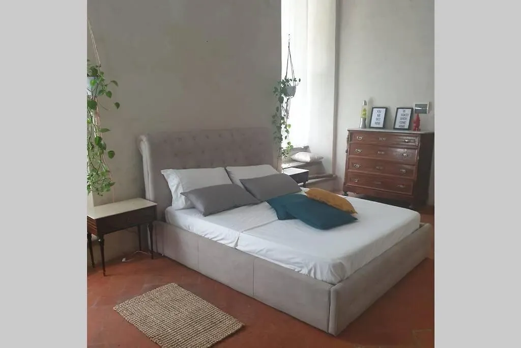 Apartment Claudia Suite: Loft Romantico Nel Cuore Di Arezzo Italy