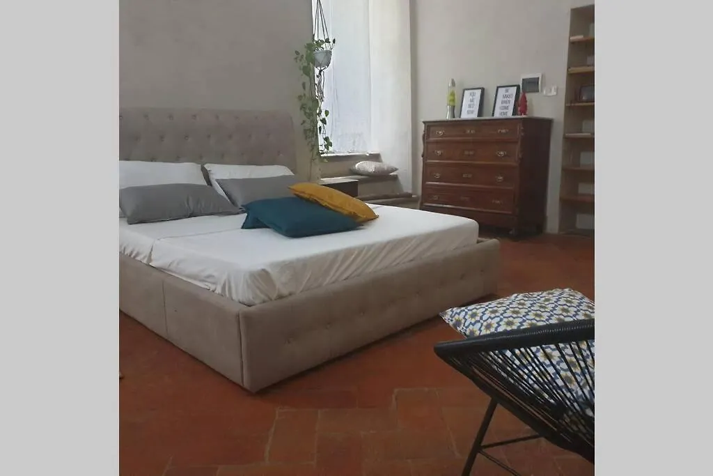 Apartment Claudia Suite: Loft Romantico Nel Cuore Di Arezzo Italy
